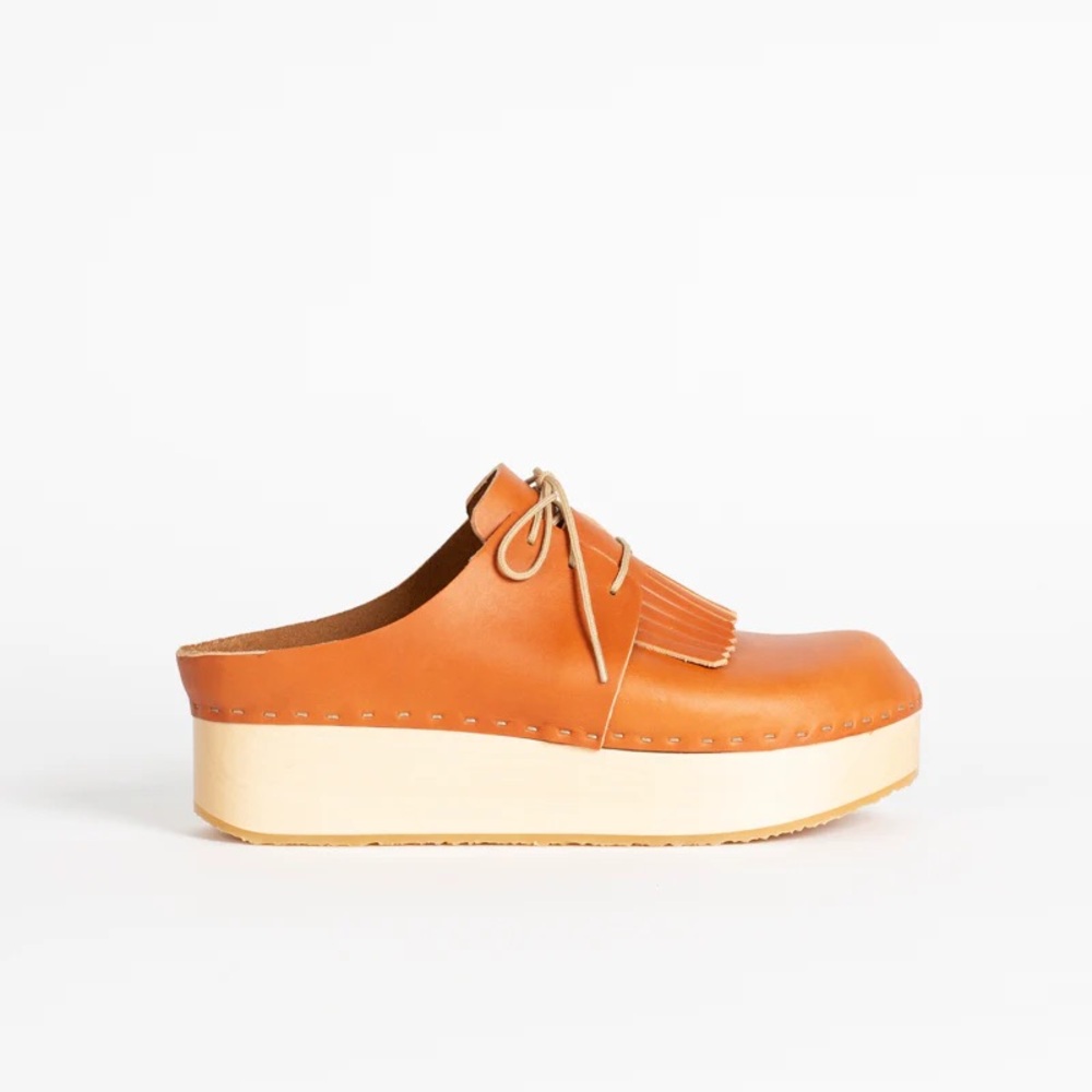 Bryr Zoe Whiskey size 37 platform leather clog on wood base with removable kilt